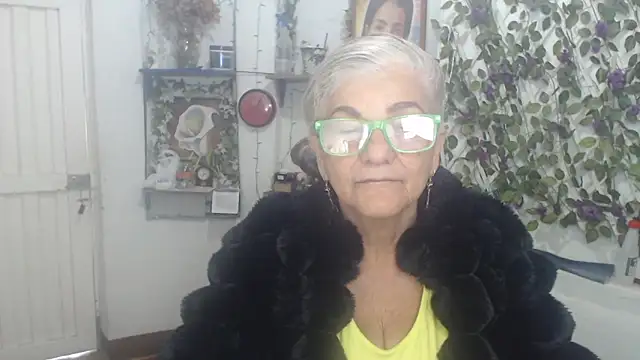 Snapshot of FunnyGrandma chatting on 27, 3, 2026 FunnyGrandma online show from 27, 3, 2026