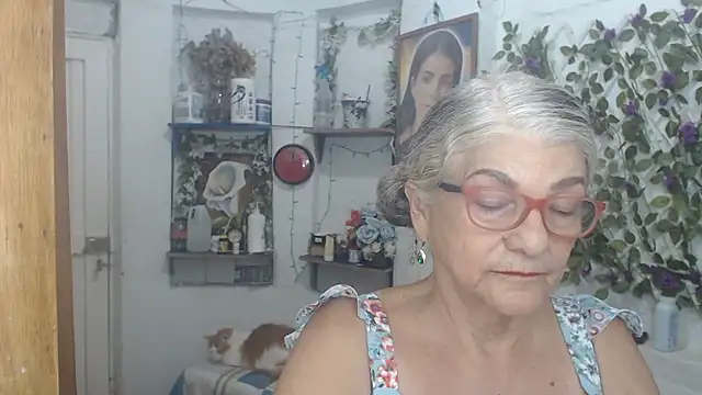 Snapshot of FunnyGrandma chatting on 11, 4, 2026 FunnyGrandma online show from 11, 4, 2026