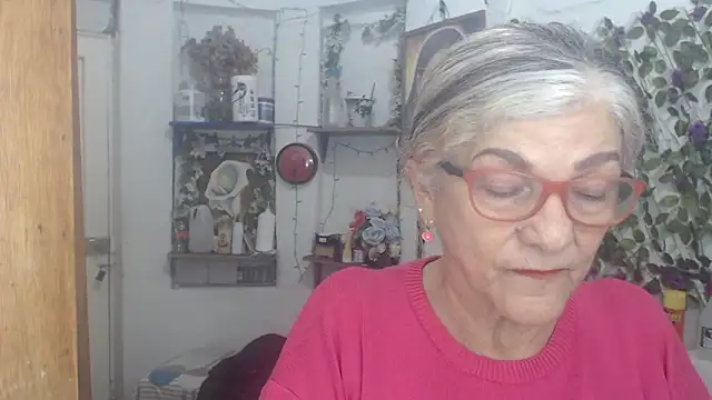 Snapshot of FunnyGrandma chatting on 28, 4, 2026 FunnyGrandma online show from 28, 4, 2026