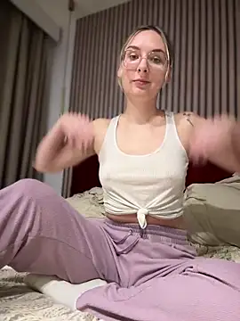 Snapshot of The_Snowwhitee chatting on 4, 1, 2025 The Snowwhitee online show from 4, 1, 2025