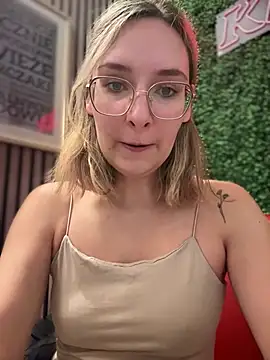 Snapshot of The_Snowwhitee chatting on 23, 2, 2025 The Snowwhitee online show from 23, 2, 2025