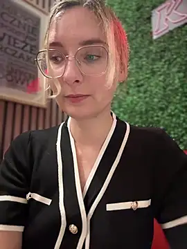 Snapshot of The_Snowwhitee chatting on 13, 3, 2025 The Snowwhitee online show from 13, 3, 2025