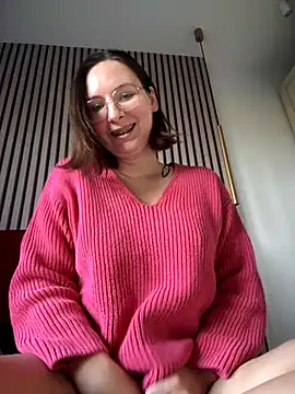 Snapshot of The_Snowwhitee chatting on 25, 10, 2025 The Snowwhitee online show from 25, 10, 2025