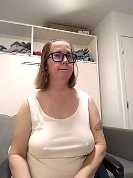 Snapshot of SweetandNaughty1 chatting on 8, 1, 2026 SweetandNaughty1 online show from 8, 1, 2026