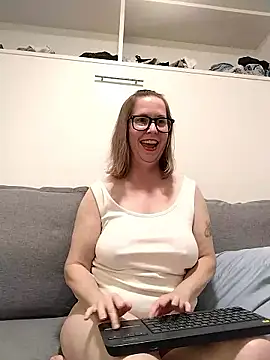 Snapshot of SweetandNaughty1 chatting on 9, 4, 2026 SweetandNaughty1 online show from 9, 4, 2026