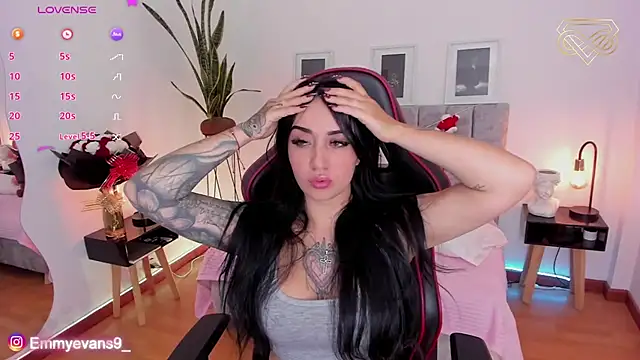 Snapshot of EmmyEvans1 chatting on 4, 12, 2024 EmmyEvans1 online show from 4, 12, 2024