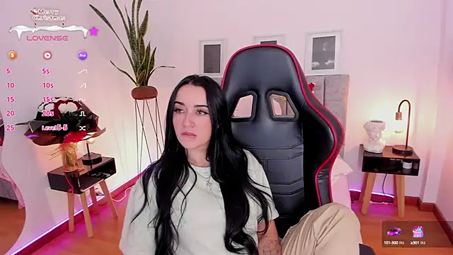 Snapshot of EmmyEvans1 chatting on 6, 12, 2024 EmmyEvans1 online show from 6, 12, 2024