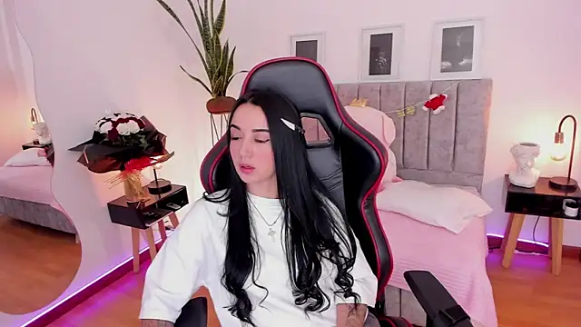 Snapshot of EmmyEvans1 chatting on 9, 12, 2024 EmmyEvans1 online show from 9, 12, 2024