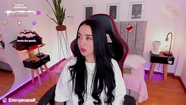 Snapshot of EmmyEvans1 chatting on 9, 12, 2024 EmmyEvans1 online show from 9, 12, 2024