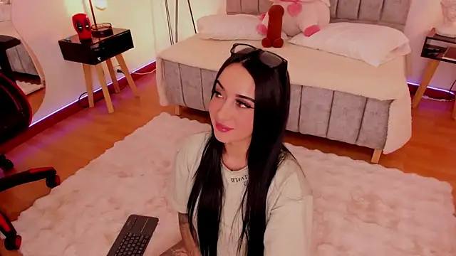 Snapshot of EmmyEvans1 chatting on 31, 12, 2024 EmmyEvans1 online show from 31, 12, 2024