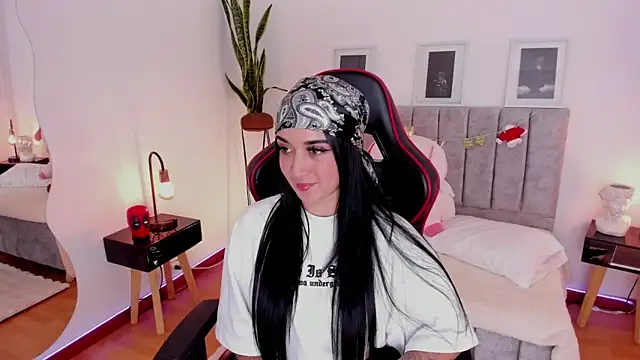 Snapshot of EmmyEvans1 chatting on 3, 1, 2025 EmmyEvans1 online show from 3, 1, 2025