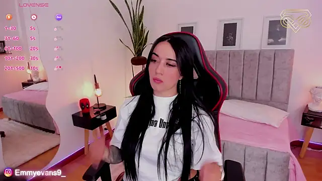 Snapshot of EmmyEvans1 chatting on 6, 1, 2025 EmmyEvans1 online show from 6, 1, 2025