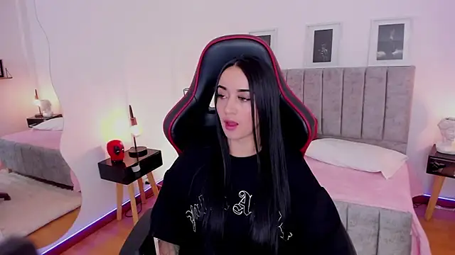 Snapshot of EmmyEvans1 chatting on 7, 1, 2025 EmmyEvans1 online show from 7, 1, 2025