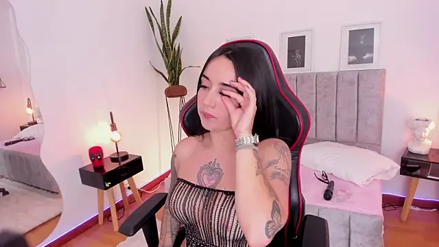 Snapshot of EmmyEvans1 chatting on 13, 1, 2025 EmmyEvans1 online show from 13, 1, 2025