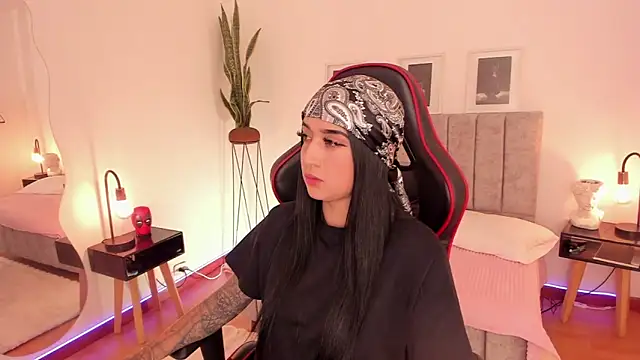 Snapshot of EmmyEvans1 chatting on 24, 1, 2025 EmmyEvans1 online show from 24, 1, 2025