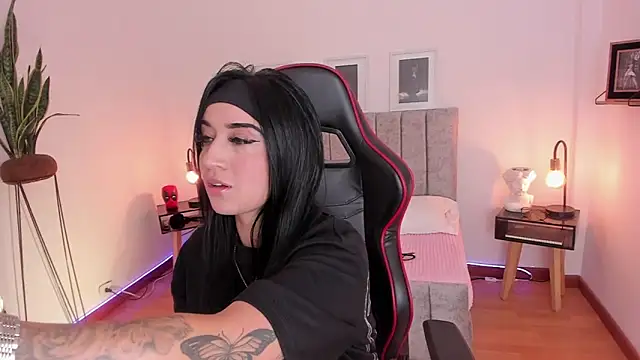 Snapshot of EmmyEvans1 chatting on 27, 1, 2025 EmmyEvans1 online show from 27, 1, 2025