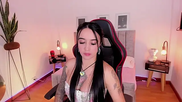 Snapshot of EmmyEvans1 chatting on 28, 1, 2025 EmmyEvans1 online show from 28, 1, 2025