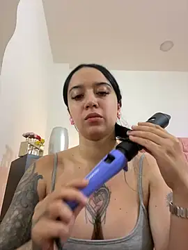 Snapshot of EmmyEvans1 chatting on 2, 2, 2025 EmmyEvans1 online show from 2, 2, 2025