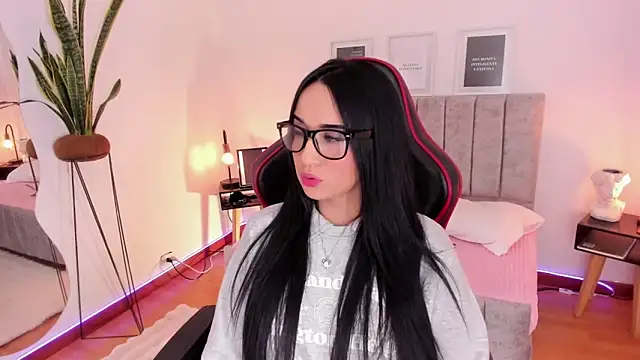 Snapshot of EmmyEvans1 chatting on 12, 2, 2025 EmmyEvans1 online show from 12, 2, 2025