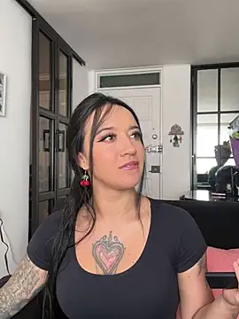 Snapshot of EmmyEvans1 chatting on 2, 3, 2025 EmmyEvans1 online show from 2, 3, 2025