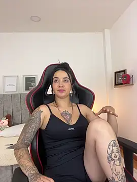 Snapshot of EmmyEvans1 chatting on 5, 3, 2025 EmmyEvans1 online show from 5, 3, 2025