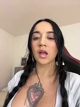 Snapshot of EmmyEvans1 chatting on 5, 3, 2025 EmmyEvans1 online show from 5, 3, 2025