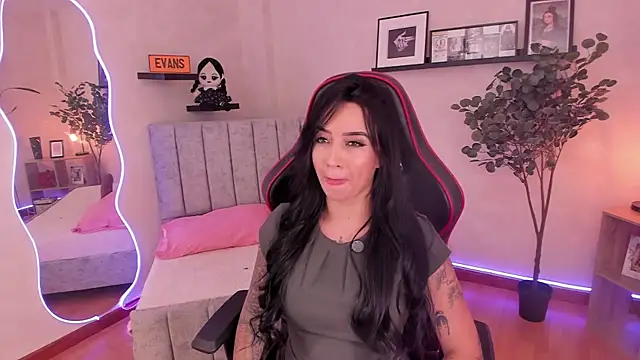 Snapshot of EmmyEvans1 chatting on 10, 9, 2025 EmmyEvans1 online show from 10, 9, 2025