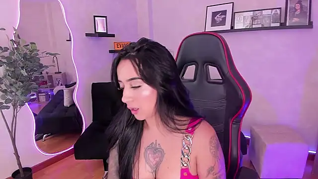 Snapshot of EmmyEvans1 chatting on 15, 9, 2025 EmmyEvans1 online show from 15, 9, 2025