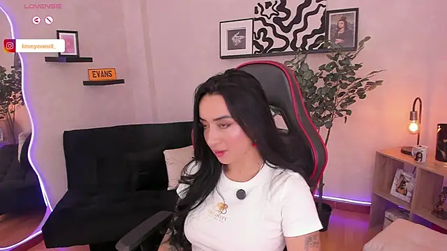 Snapshot of EmmyEvans1 chatting on 23, 9, 2025 EmmyEvans1 online show from 23, 9, 2025