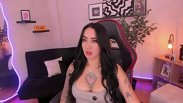 Snapshot of EmmyEvans1 chatting on 24, 9, 2025 EmmyEvans1 online show from 24, 9, 2025