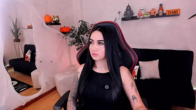 Snapshot of EmmyEvans1 chatting on 11, 10, 2025 EmmyEvans1 online show from 11, 10, 2025