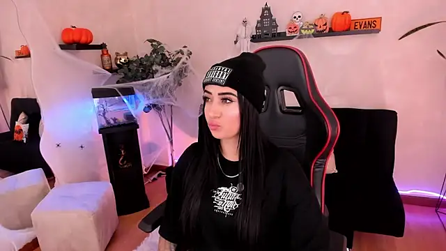 Snapshot of EmmyEvans1 chatting on 17, 10, 2025 EmmyEvans1 online show from 17, 10, 2025