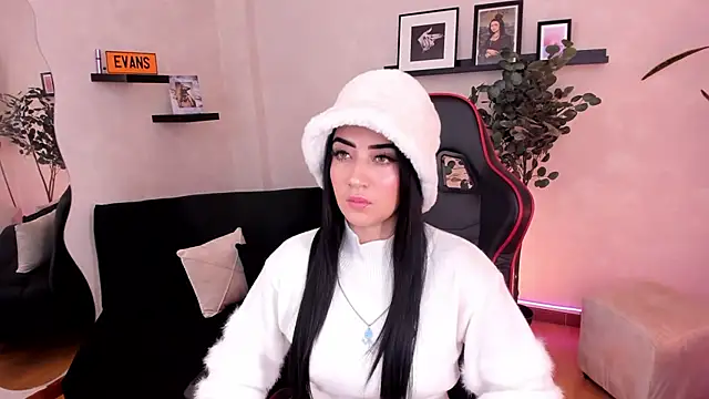 Snapshot of EmmyEvans1 chatting on 6, 11, 2025 EmmyEvans1 online show from 6, 11, 2025