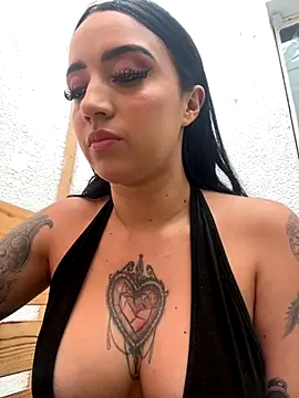 Snapshot of EmmyEvans1 chatting on 4, 12, 2025 EmmyEvans1 online show from 4, 12, 2025