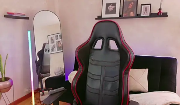 Snapshot of EmmyEvans1 chatting on 30, 3, 2026 EmmyEvans1 online show from 30, 3, 2026