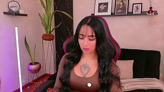 Snapshot of EmmyEvans1 chatting on 16, 4, 2026 EmmyEvans1 online show from 16, 4, 2026