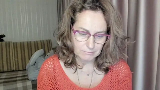 Snapshot of lauraoven chatting on 16, 12, 2024 lauraoven online show from 16, 12, 2024