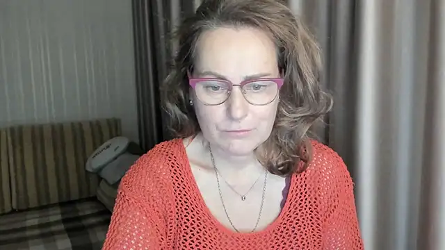 Snapshot of lauraoven chatting on 8, 1, 2025 lauraoven online show from 8, 1, 2025