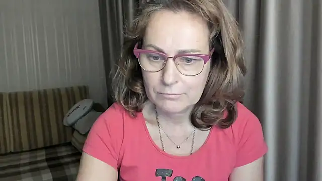 Snapshot of lauraoven chatting on 11, 1, 2025 lauraoven online show from 11, 1, 2025