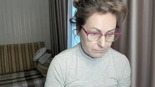 Snapshot of lauraoven chatting on 13, 1, 2025 lauraoven online show from 13, 1, 2025