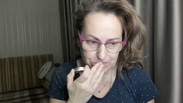 Snapshot of lauraoven chatting on 15, 1, 2025 lauraoven online show from 15, 1, 2025