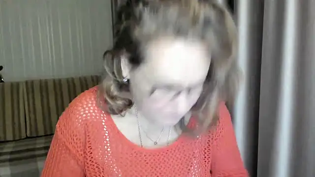 Snapshot of lauraoven chatting on 22, 1, 2025 lauraoven online show from 22, 1, 2025