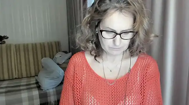 Snapshot of lauraoven chatting on 4, 2, 2025 lauraoven online show from 4, 2, 2025