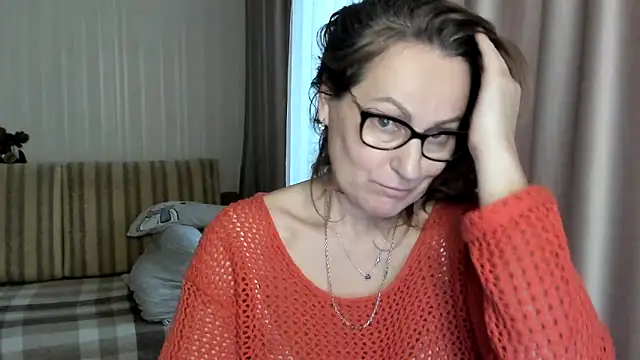 Snapshot of lauraoven chatting on 10, 2, 2025 lauraoven online show from 10, 2, 2025