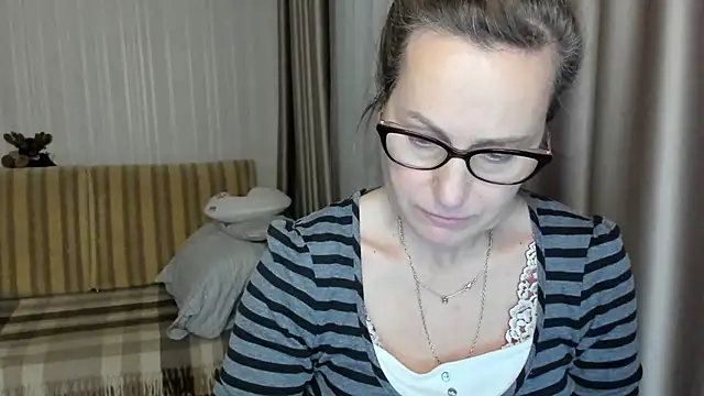Snapshot of lauraoven chatting on 18, 2, 2025 lauraoven online show from 18, 2, 2025