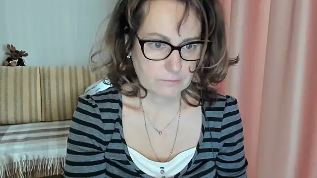 Snapshot of lauraoven chatting on 21, 2, 2025 lauraoven online show from 21, 2, 2025