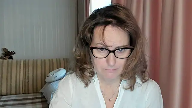 Snapshot of lauraoven chatting on 23, 2, 2025 lauraoven online show from 23, 2, 2025