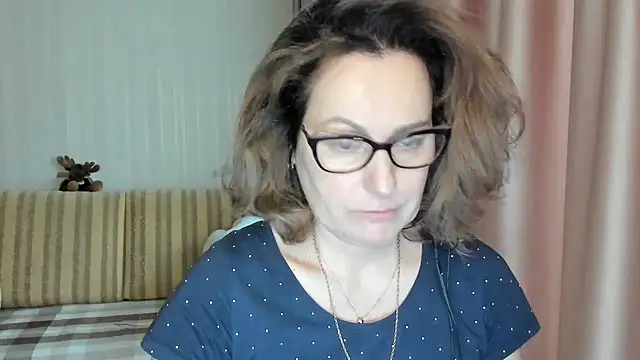 Snapshot of lauraoven chatting on 1, 3, 2025 lauraoven online show from 1, 3, 2025