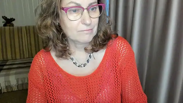 Snapshot of lauraoven chatting on 9, 3, 2025 lauraoven online show from 9, 3, 2025