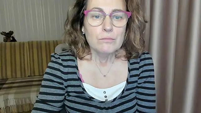 Snapshot of lauraoven chatting on 18, 3, 2025 lauraoven online show from 18, 3, 2025